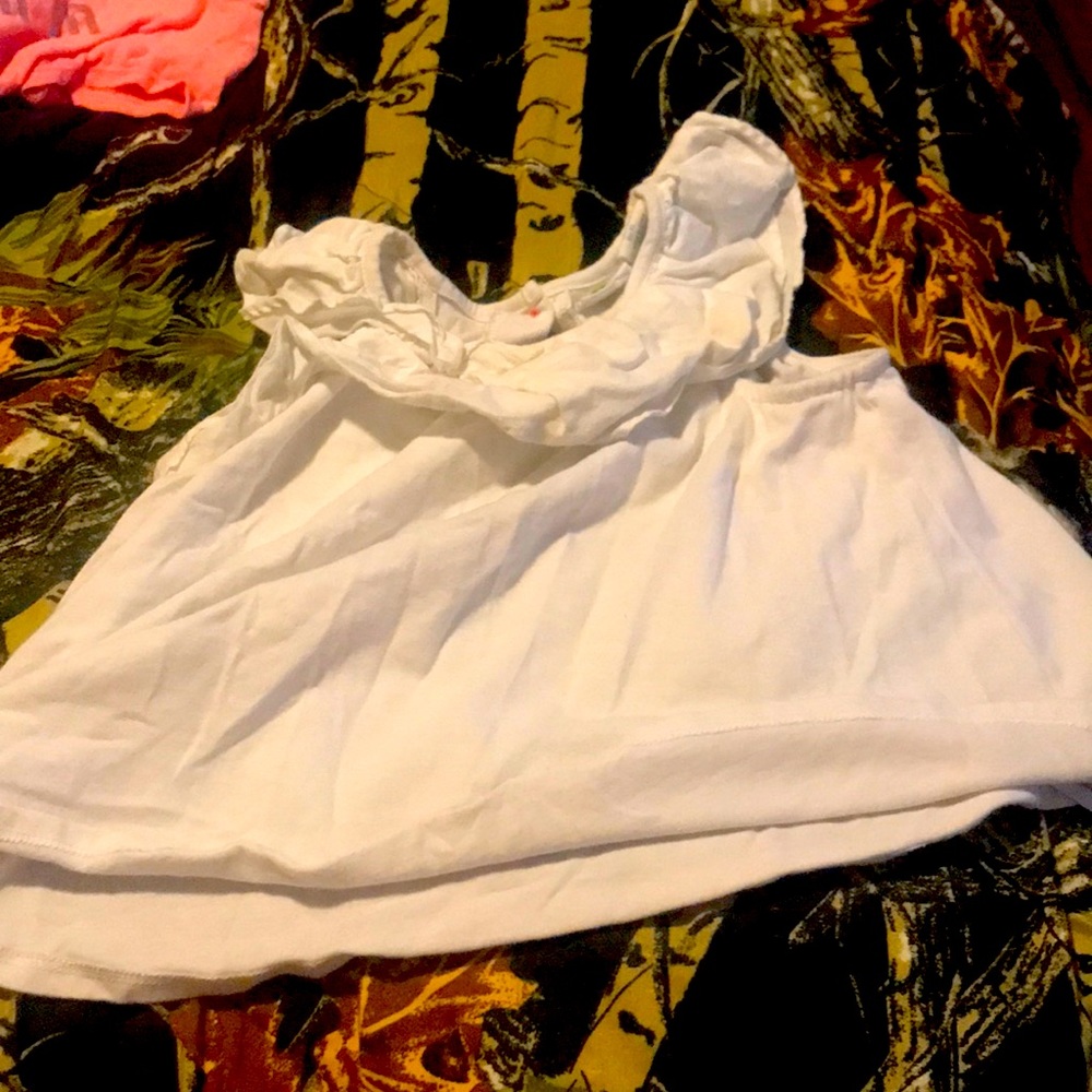 White sleeveless shirt 2t